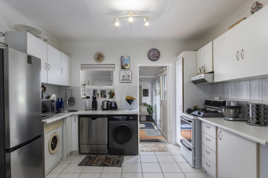 1 Bedroom Property for Sale in Dobson Western Cape